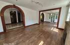 6 Bed House with En Suite in Rosslyn - 3