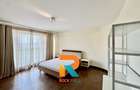 Furnished 3 Bed Apartment with En Suite in Riverside - 17