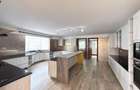 5 Bed House with En Suite at Rosslyn - 9