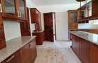 5 Bed Townhouse with En Suite in Rosslyn - 2