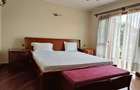 4 Bed House with En Suite in Ridgeways - 11