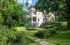 5 Bed Townhouse with En Suite in Nyari - 1