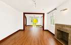 5 Bed House with En Suite in Rosslyn - 2