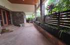 4 Bed House with En Suite in Lavington - 2