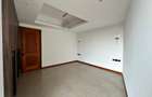 4 Bed Apartment with En Suite at Riverside Drive - 10