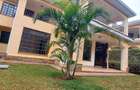 4 Bed Townhouse with En Suite at Lavington - 3