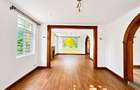 5 Bed House with En Suite in Rosslyn - 2