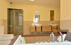 5 Bed Townhouse with En Suite in Kyuna - 16