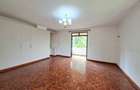5 Bed Townhouse with En Suite at - 19