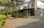6 Bed House with En Suite in Lavington - 18