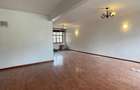 4 Bed Apartment with Swimming Pool in Riverside - 8