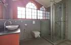 4 Bed House with En Suite at Mountain View - 17