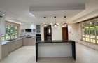 10 Bed House with En Suite in Nyari - 4