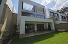 5 Bed Townhouse with En Suite in Kyuna - 1
