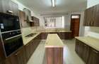 5 Bed Townhouse with En Suite in Lavington - 4