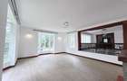 5 Bed House with En Suite at Rosslyn - 14