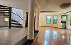 5 Bed Townhouse with En Suite in Westlands Area - 16