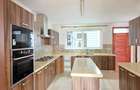 5 Bed Townhouse with En Suite at Lavington Green - 3