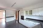 4 Bed House with En Suite at Rosslyn - 9