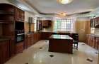 6 Bed Villa with En Suite in Nyari - 3