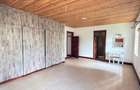 5 Bed House with En Suite at Rosslyn - 9