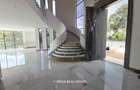 5 Bed House with Garden in Nyari - 3