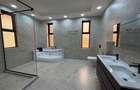 5 Bed House with En Suite at Rosslyn - 16