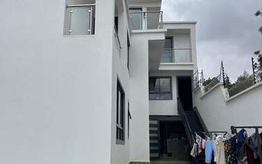 4 Bed House with En Suite at Kerarapon