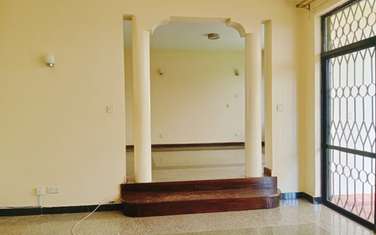 5 Bed Townhouse with En Suite in Westlands Area