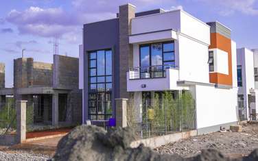4 Bed Villa with Swimming Pool at Eastern Bypass