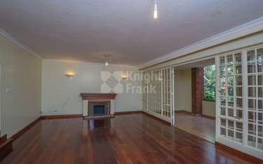 3 Bed Apartment with Swimming Pool in Riverside