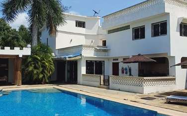 4 Bed Villa with En Suite in Kikambala