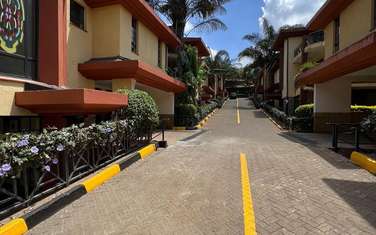 5 Bed Townhouse with En Suite in Riara Road