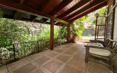 4 Bed House with En Suite in Lake View
