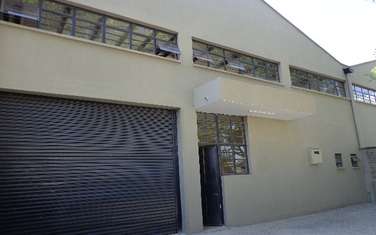 7,089 ft² Warehouse with Parking in Industrial Area