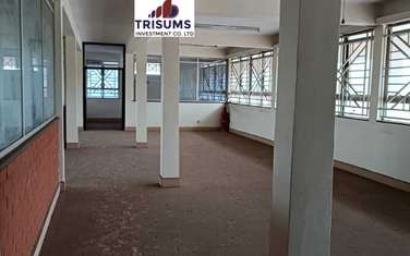 1,500 ft² Office with Parking in Industrial Area