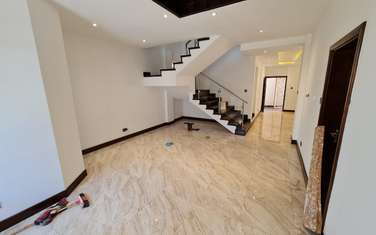5 Bed Townhouse with Aircon in Spring Valley
