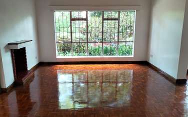 4 Bed House with En Suite in Rosslyn