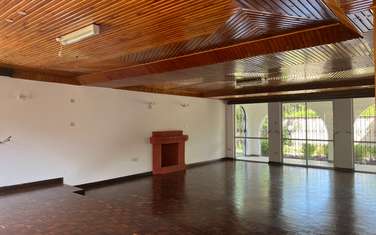 5 Bed House with En Suite in Runda
