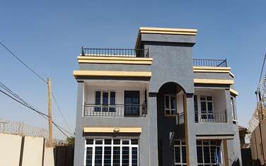 4 Bed Villa with En Suite at Membley