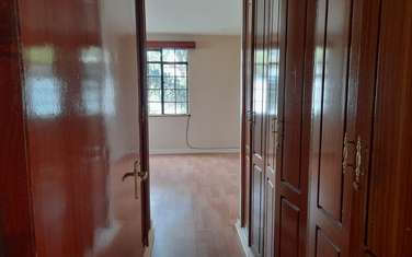Serviced 2 Bed Apartment with En Suite in Dennis Pritt
