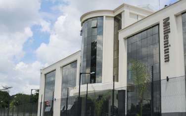 2,000 ft² Office with Backup Generator in Karen Hardy