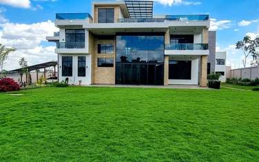 5 Bed House with En Suite in Runda