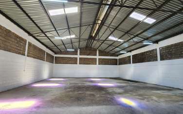 12,000 ft² Warehouse with Parking in Ruaraka