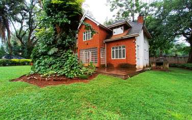 4 Bed House with En Suite in Rosslyn