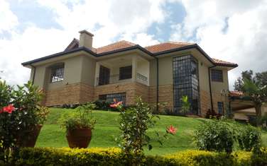 5 Bed House with En Suite at Nyari West