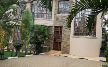 4 Bed Townhouse with En Suite at