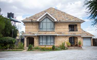 4 Bed Townhouse with En Suite at Chuna Estate Kitengela