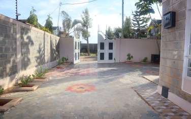 4 Bed House with En Suite in Kamakis