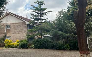 10 Bed House with Garage in Westlands Area